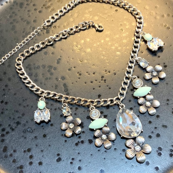 Vintage Silver Floral Jeweled STATEMENT NECKLACE NWOT ⭐️CRYSTAL EARRINGS - Picture 9 of 15